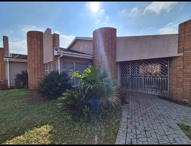 5 BEDROOM FREESTANDING FOR SALE IN MANZIL PARK